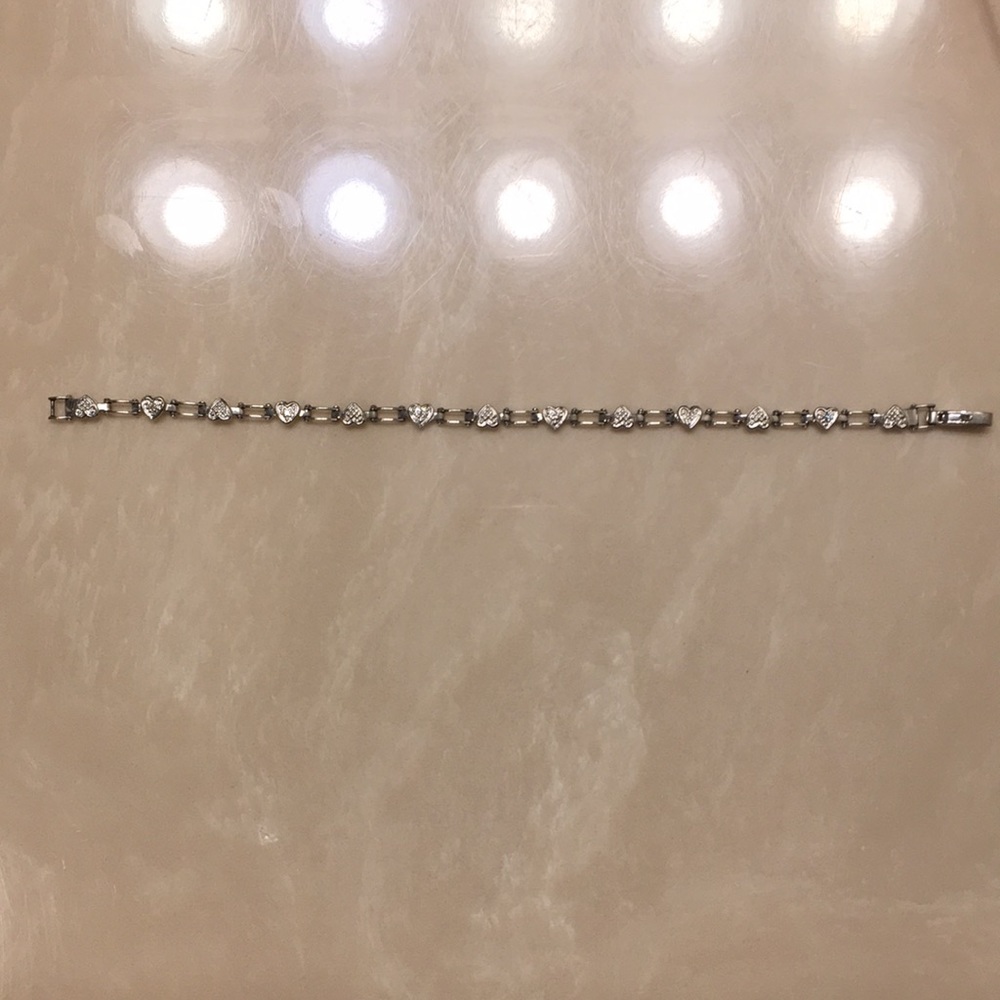 10K white gold heart bracelet